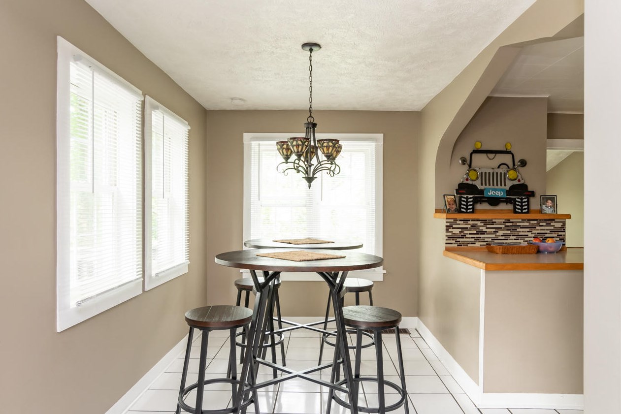 127 Hazen St, Paw Paw MI  49079-1006 exterior