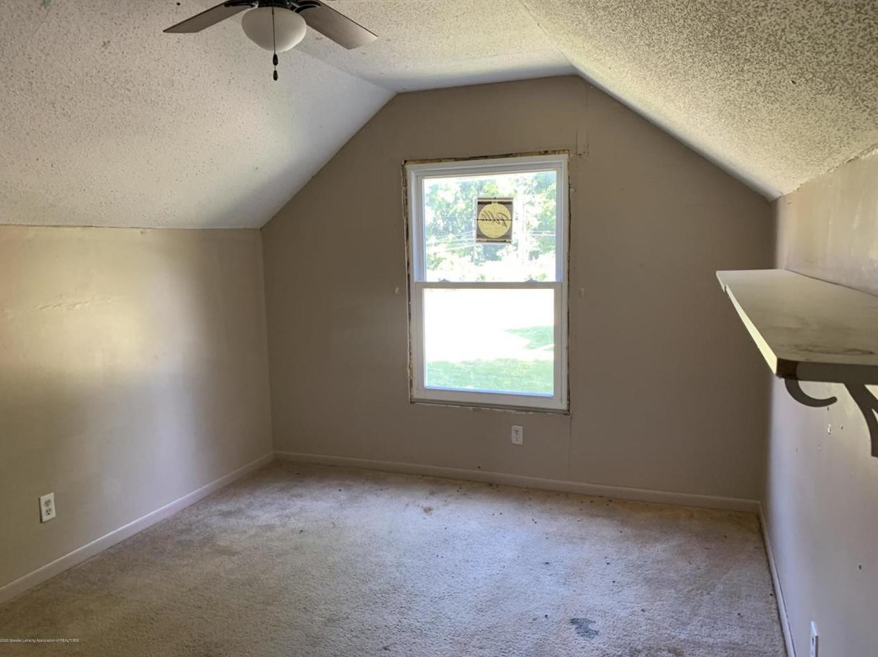 941 Varden Dr, Jackson MI 49202-0029 exterior