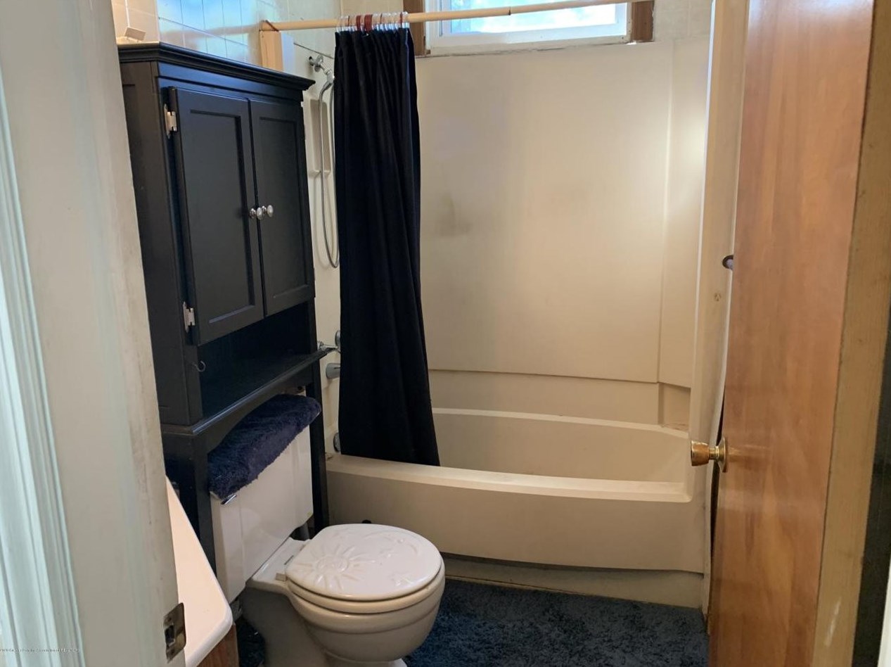 941 Varden Dr, Jackson MI 49202-0029 exterior