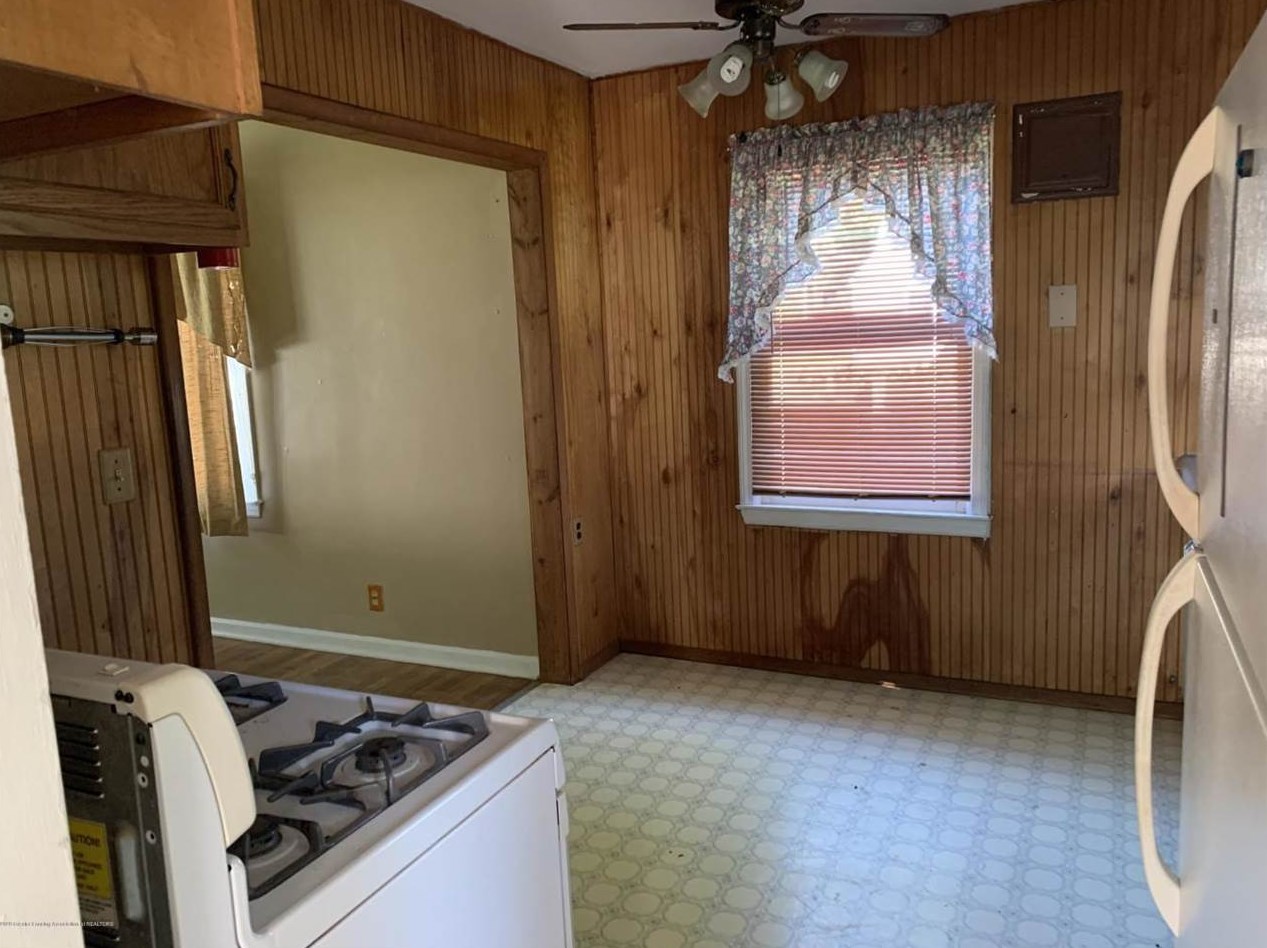 941 Varden Dr, Jackson MI 49202-0029 exterior