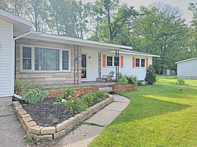 6876 Maple St, Baldwin MI 49304-9454 exterior