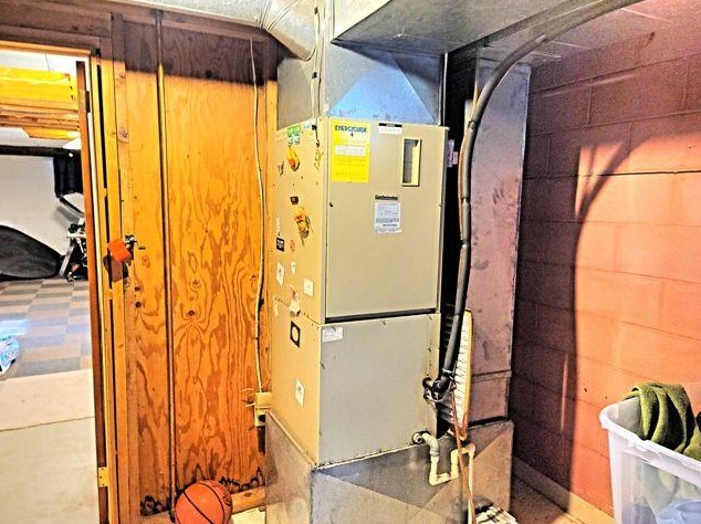 6876 Maple St, Baldwin MI 49304-9454 exterior