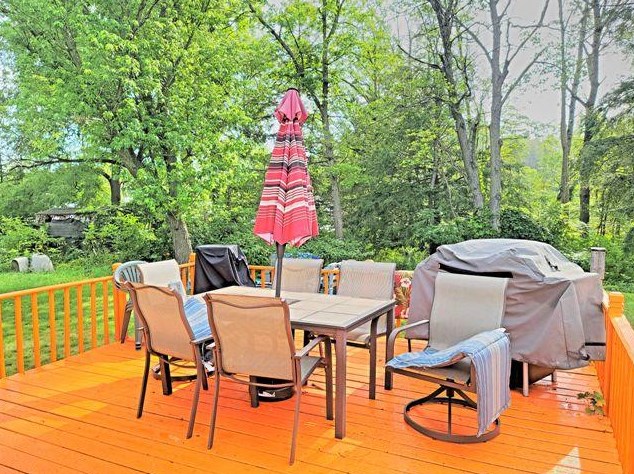 6876 Maple St, Baldwin MI 49304-9454 exterior