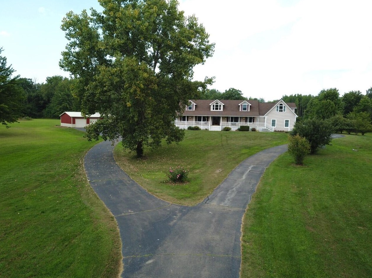 7699 Warren Woods Rd, Three Oaks, MI 49128