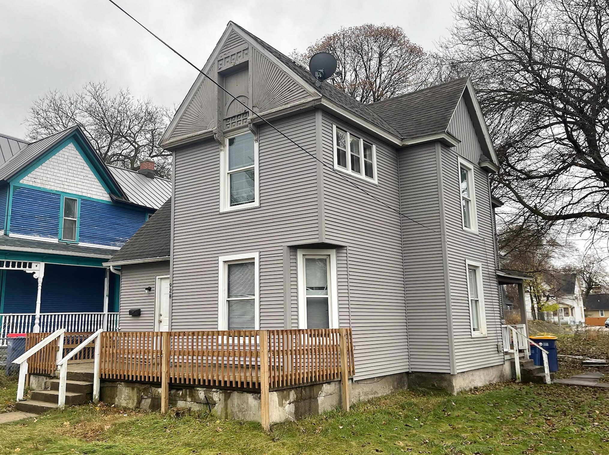 928 Thomas St, Grand Rapids MI  49506-2647 exterior
