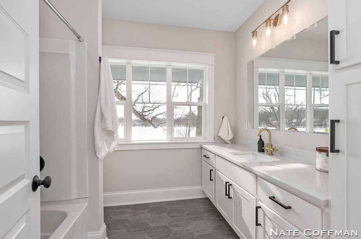 1225 Franklin St, Grand Rapids MI 49507-1236 exterior