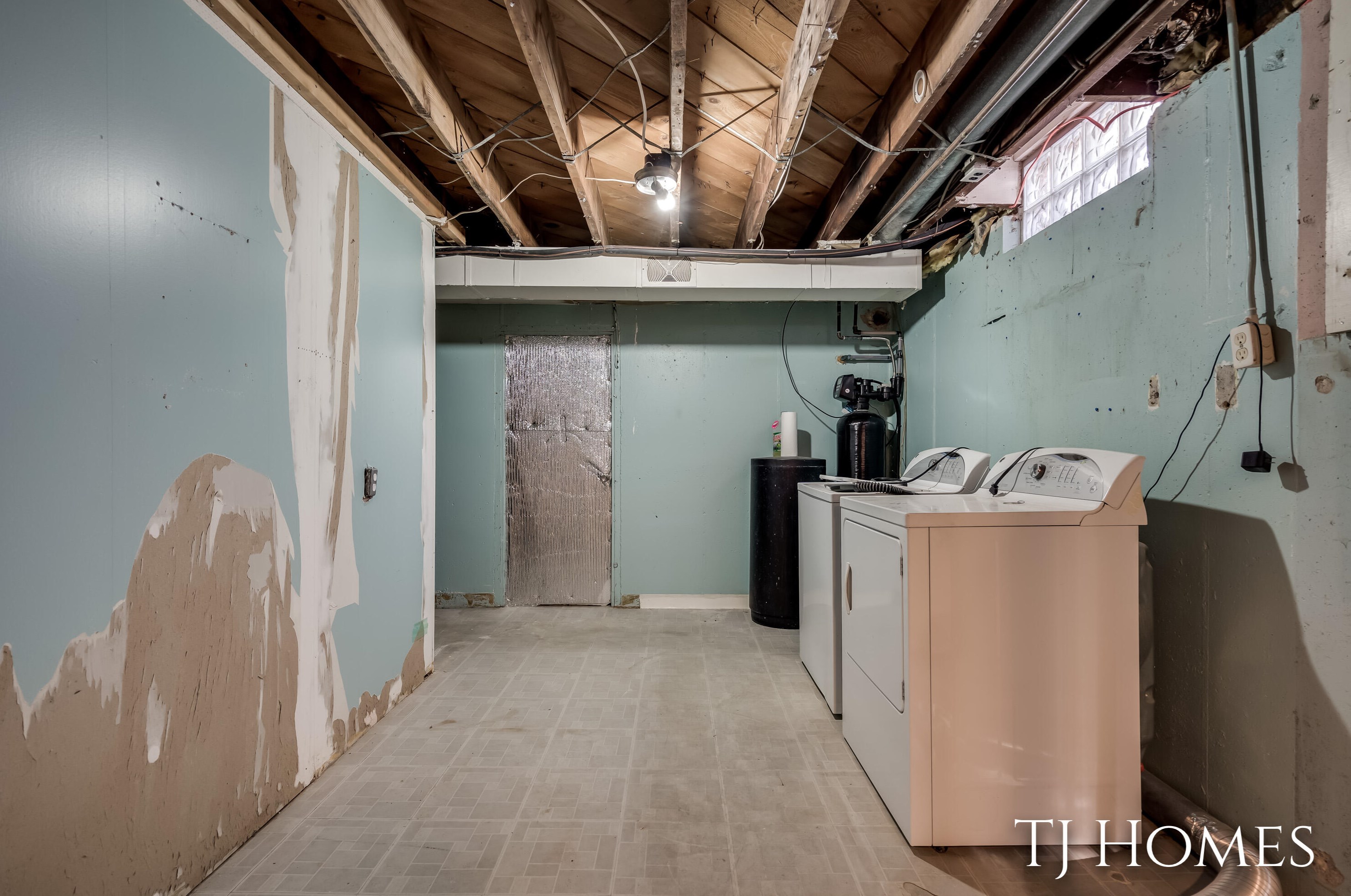 7161 Thorncrest Dr, Grand Rapids MI 49546-7358 exterior