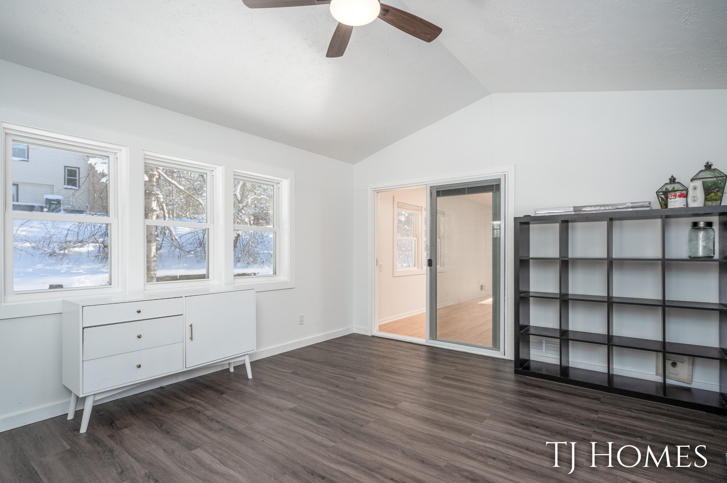 7161 Thorncrest Dr, Grand Rapids MI 49546-7358 exterior