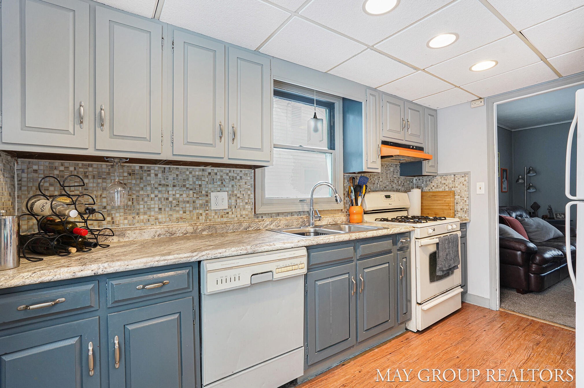 1335 Eastern Pl, Grand Rapids MI 49505-5221 exterior