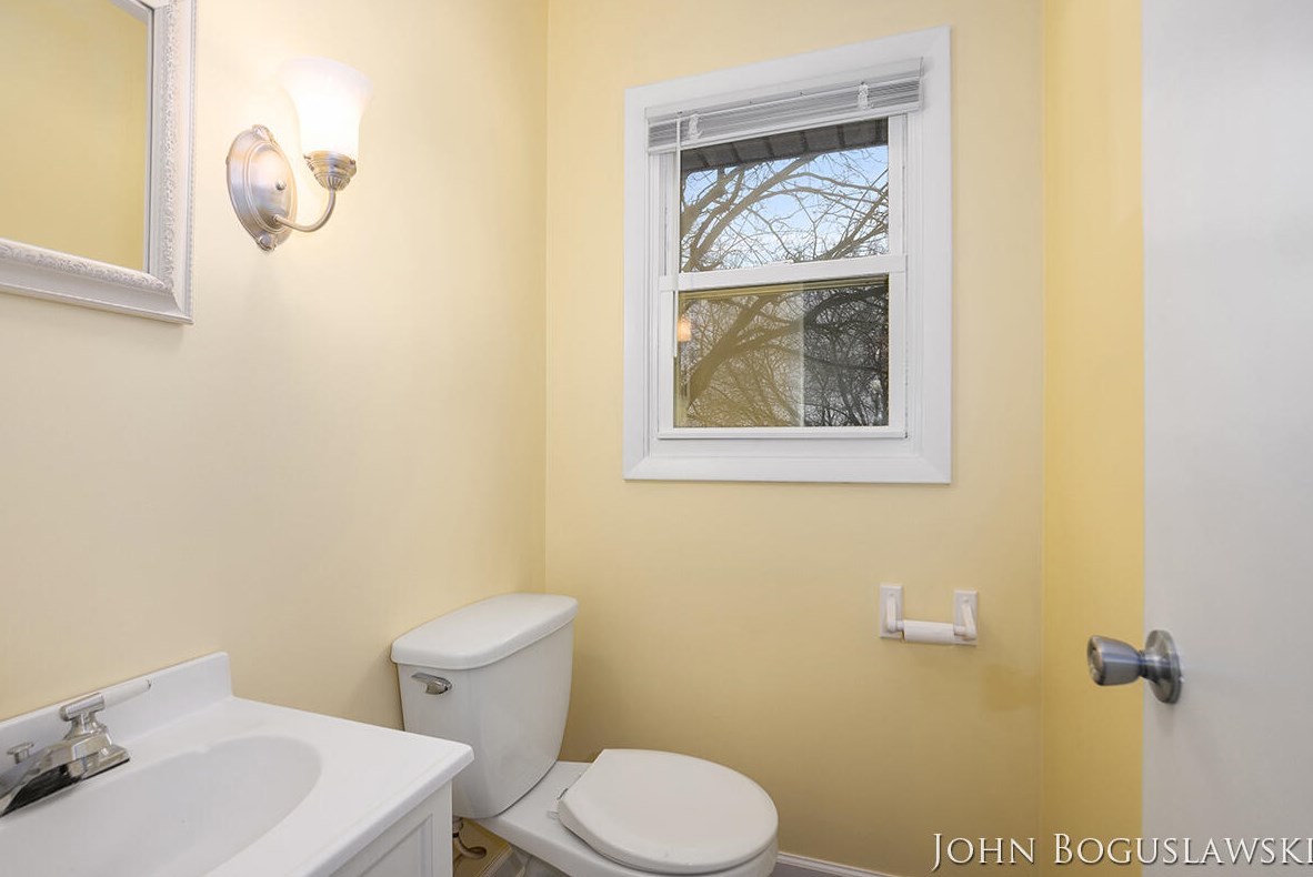 1498 Cloverly Ct, Grand Rapids MI 49544-1707 exterior