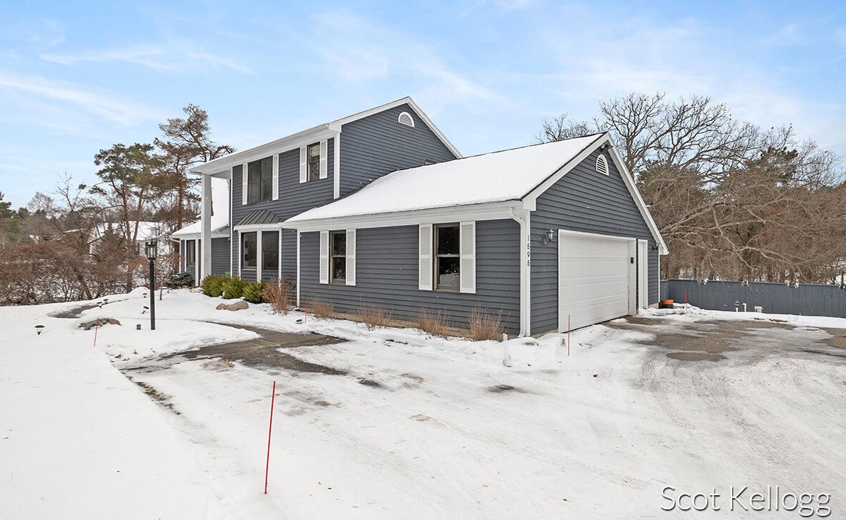 1595 Glen Forest Dr, Ada MI  49301-9304 exterior