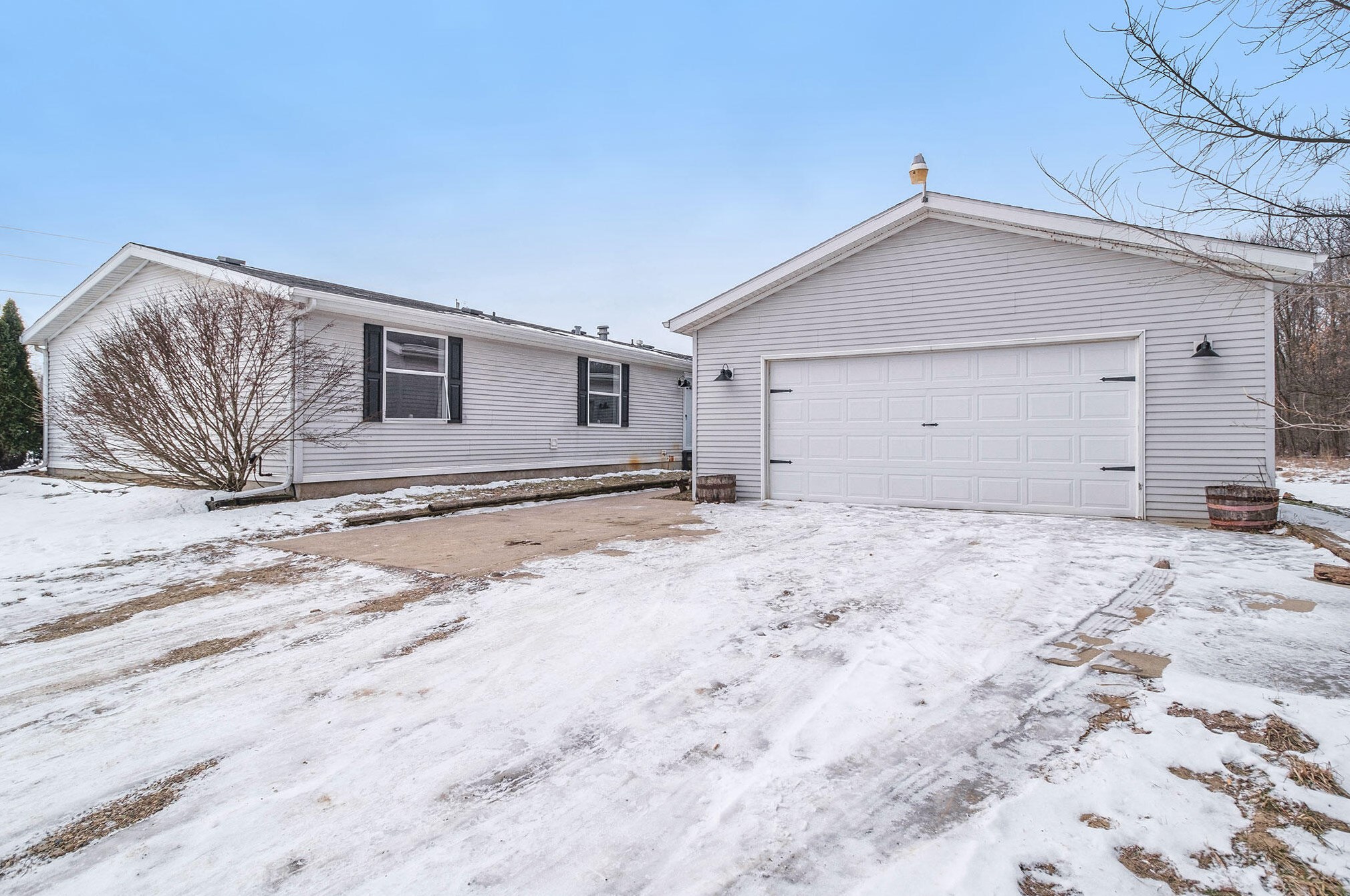 427 Tyler Rd, Wayland MI 49348-9161 exterior