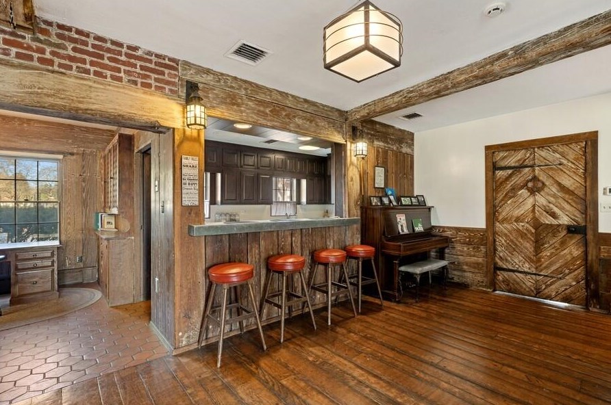 2000 Morris Dr, Niles MI  49120-8740 exterior