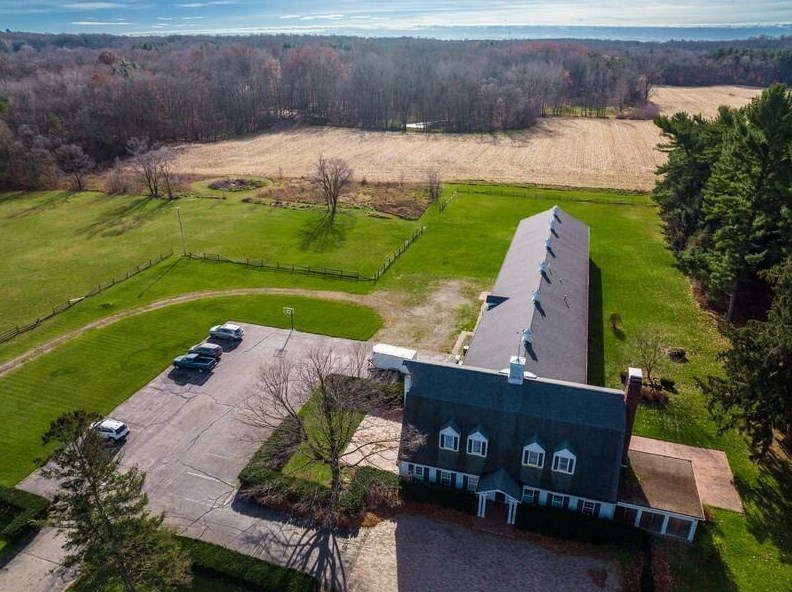 2000 Morris Dr, Niles MI  49120-8740 exterior