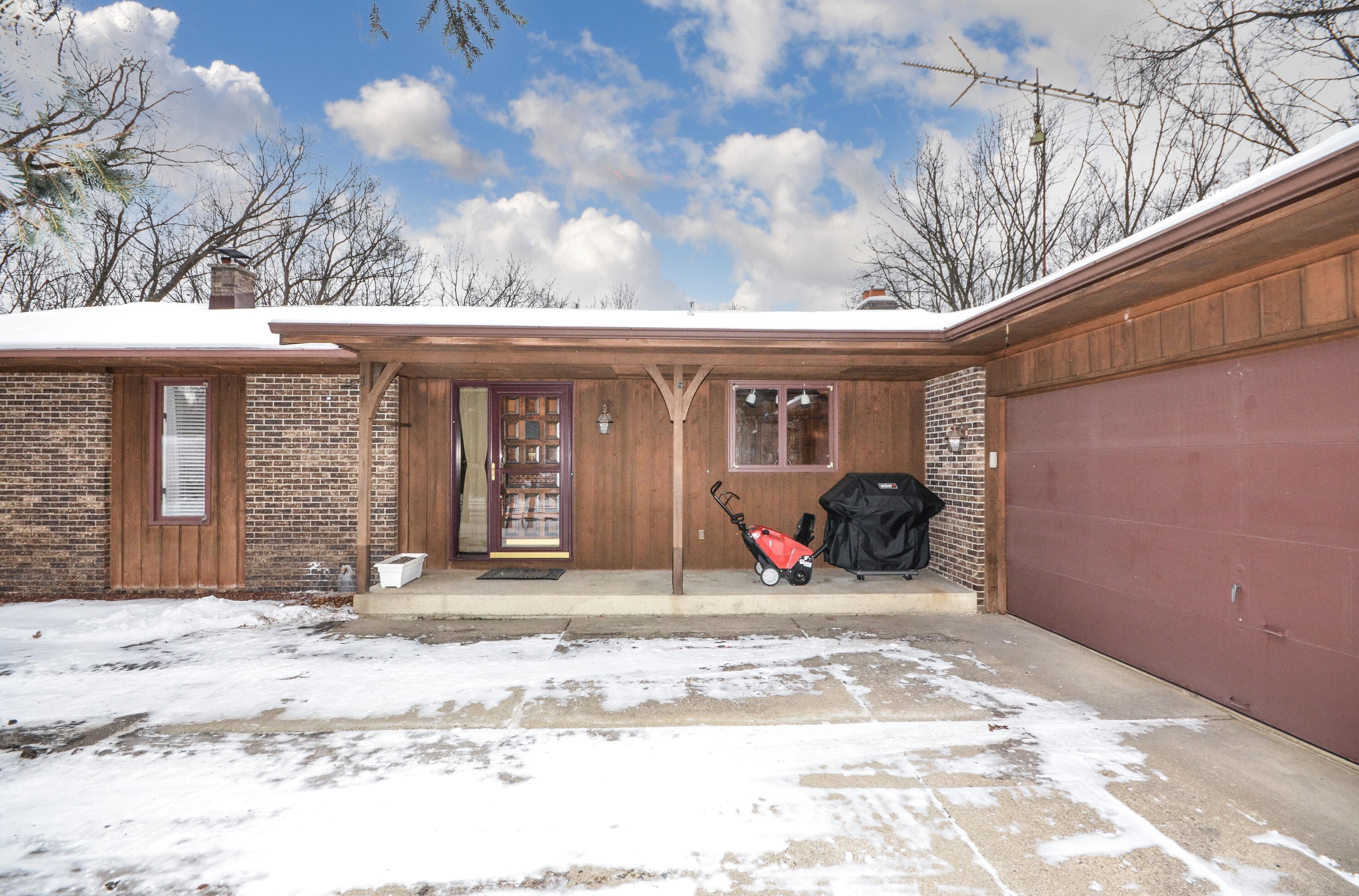 4126 Jackson Rd, Saranac MI 48881-9735 exterior