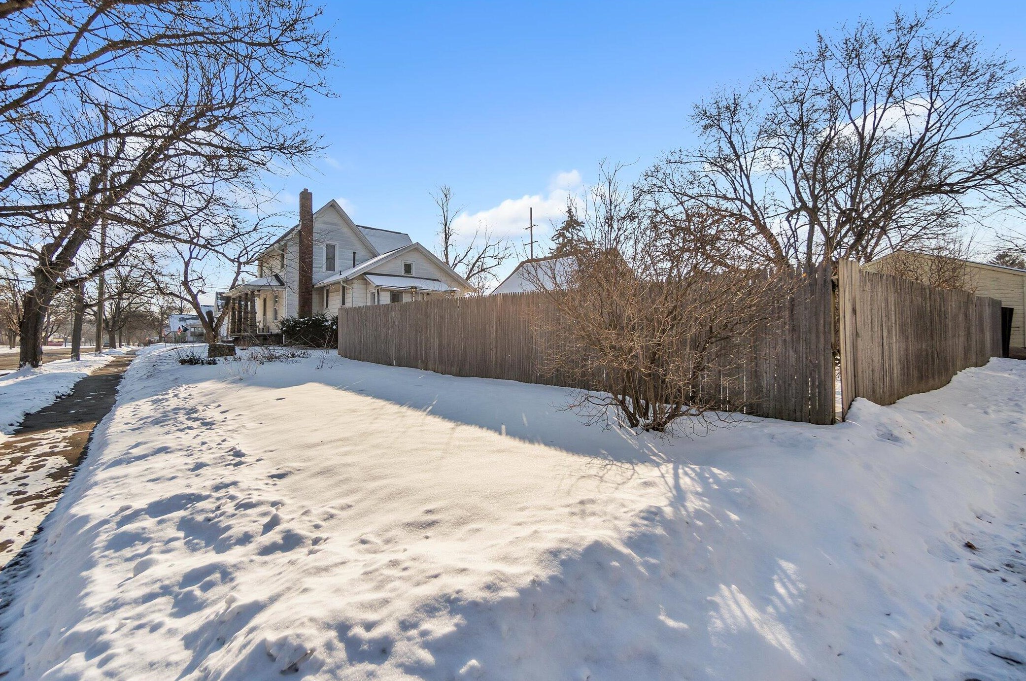 300 Douglas St, Jackson MI  49203-4128 exterior