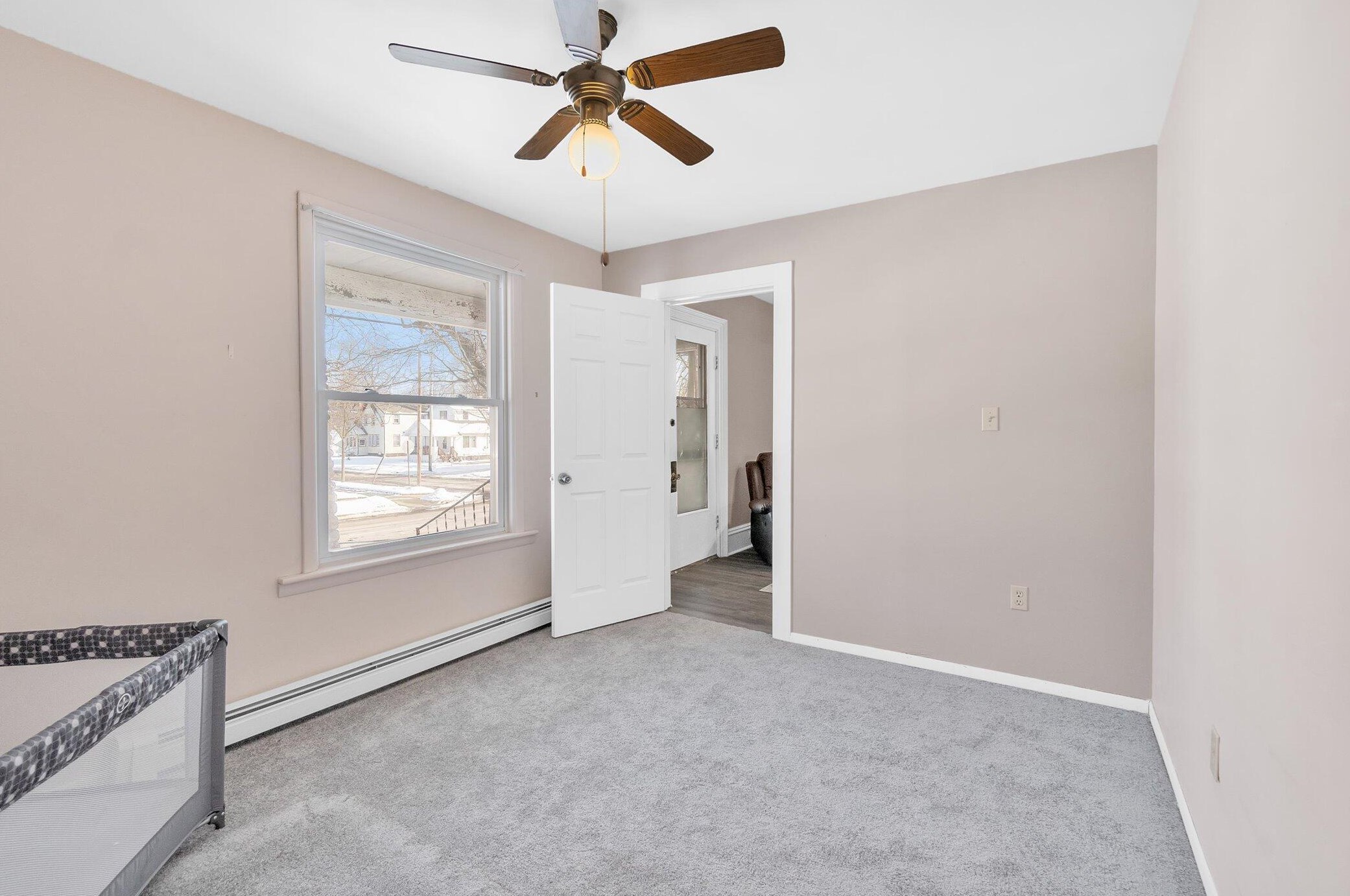 300 Douglas St, Jackson MI  49203-4128 exterior