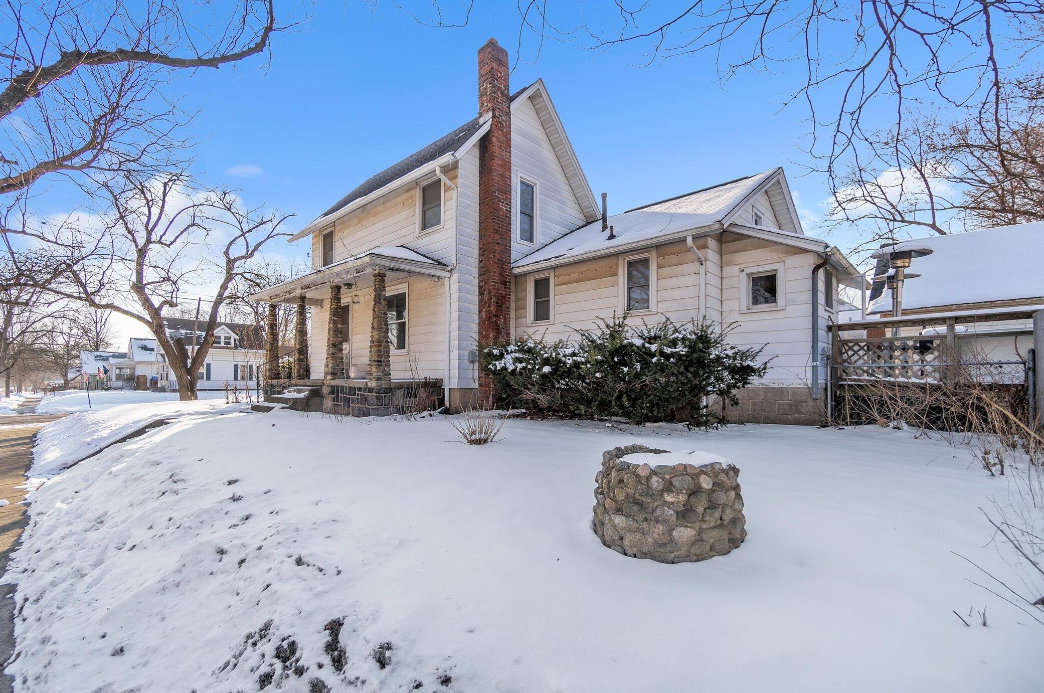 300 Douglas St, Jackson MI  49203-4128 exterior