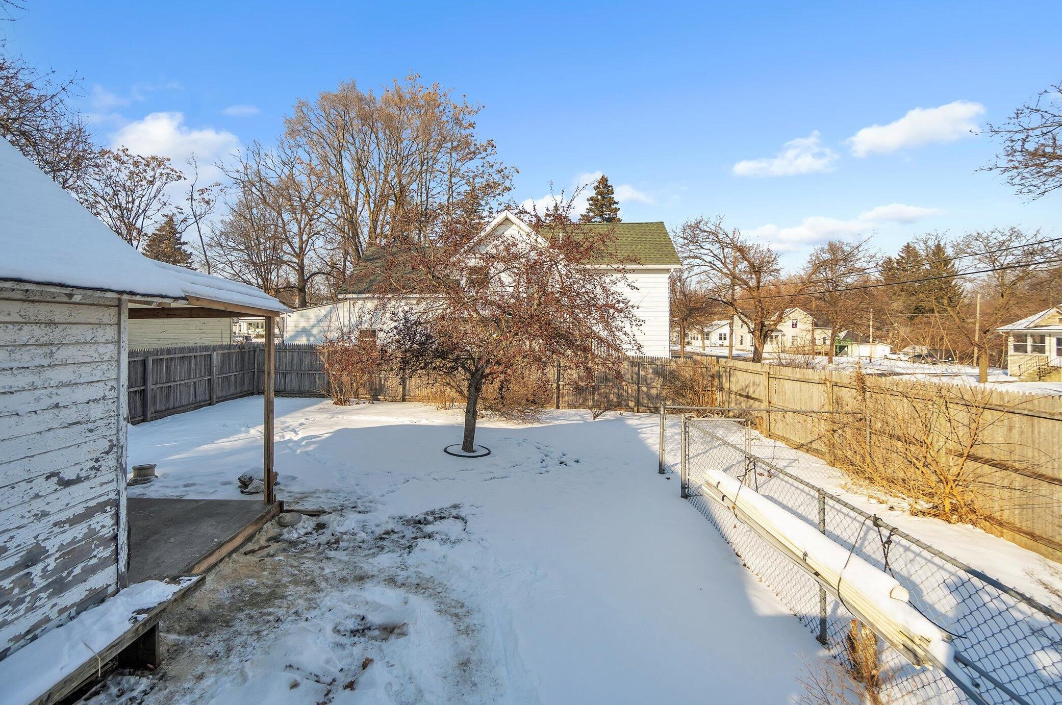 300 Douglas St, Jackson MI  49203-4128 exterior