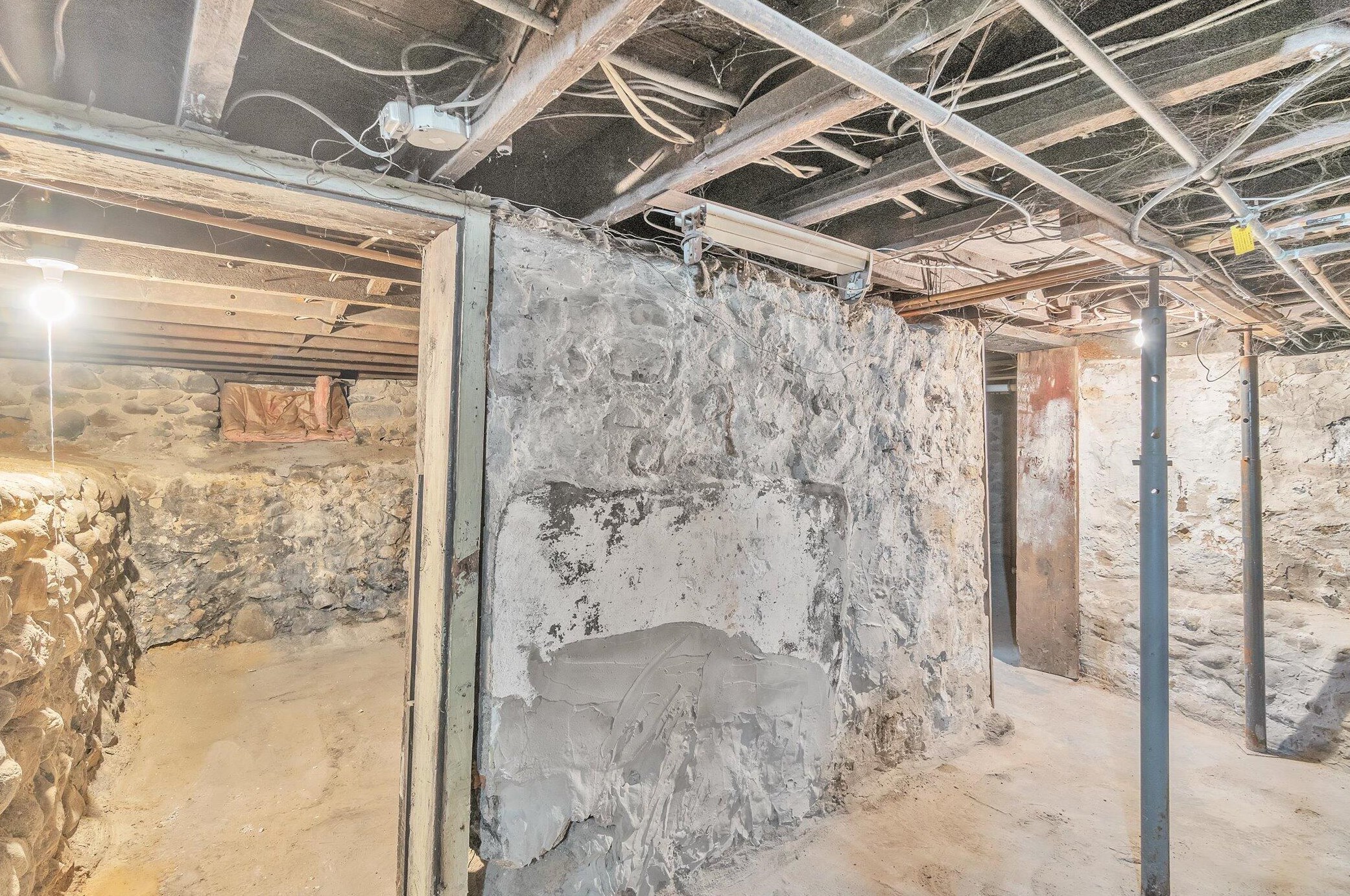 300 Douglas St, Jackson MI  49203-4128 exterior