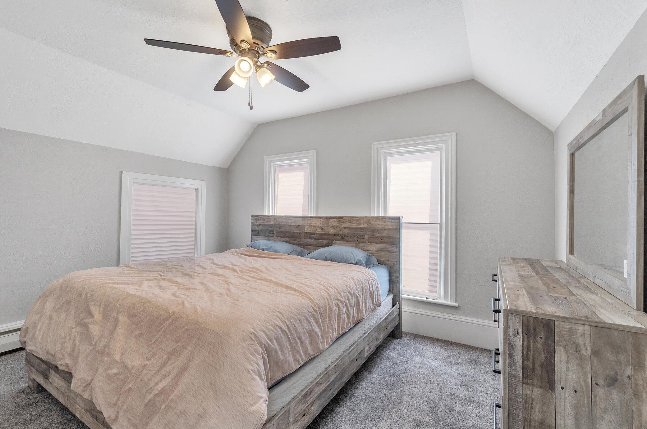 300 Douglas St, Jackson MI  49203-4128 exterior