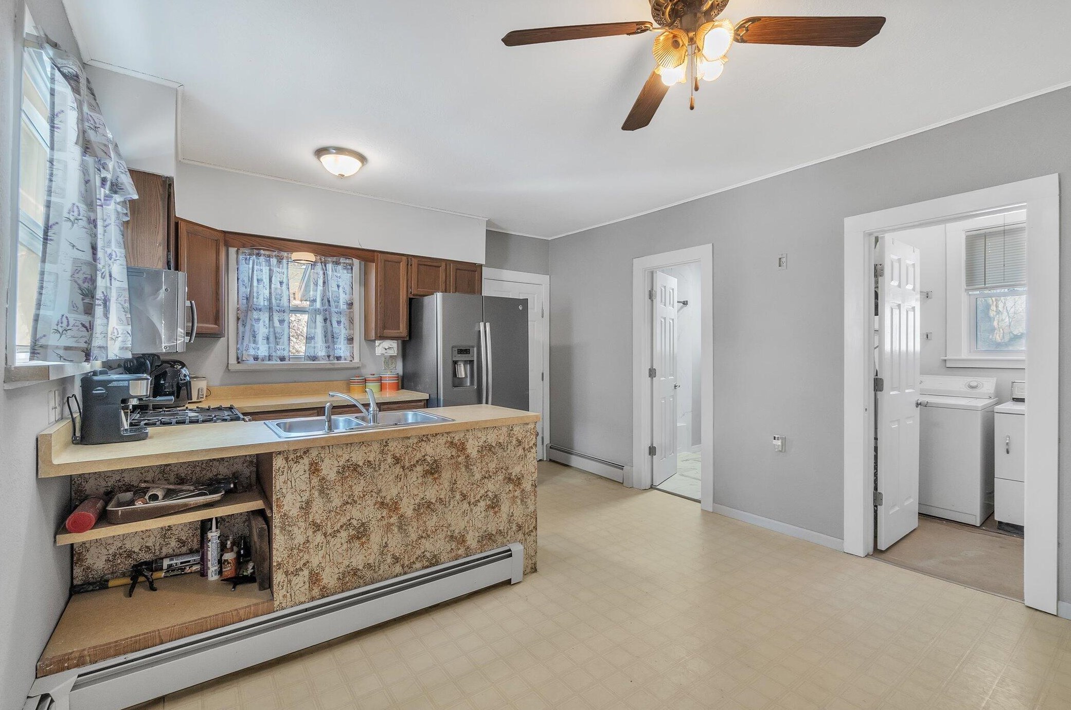 300 Douglas St, Jackson MI  49203-4128 exterior