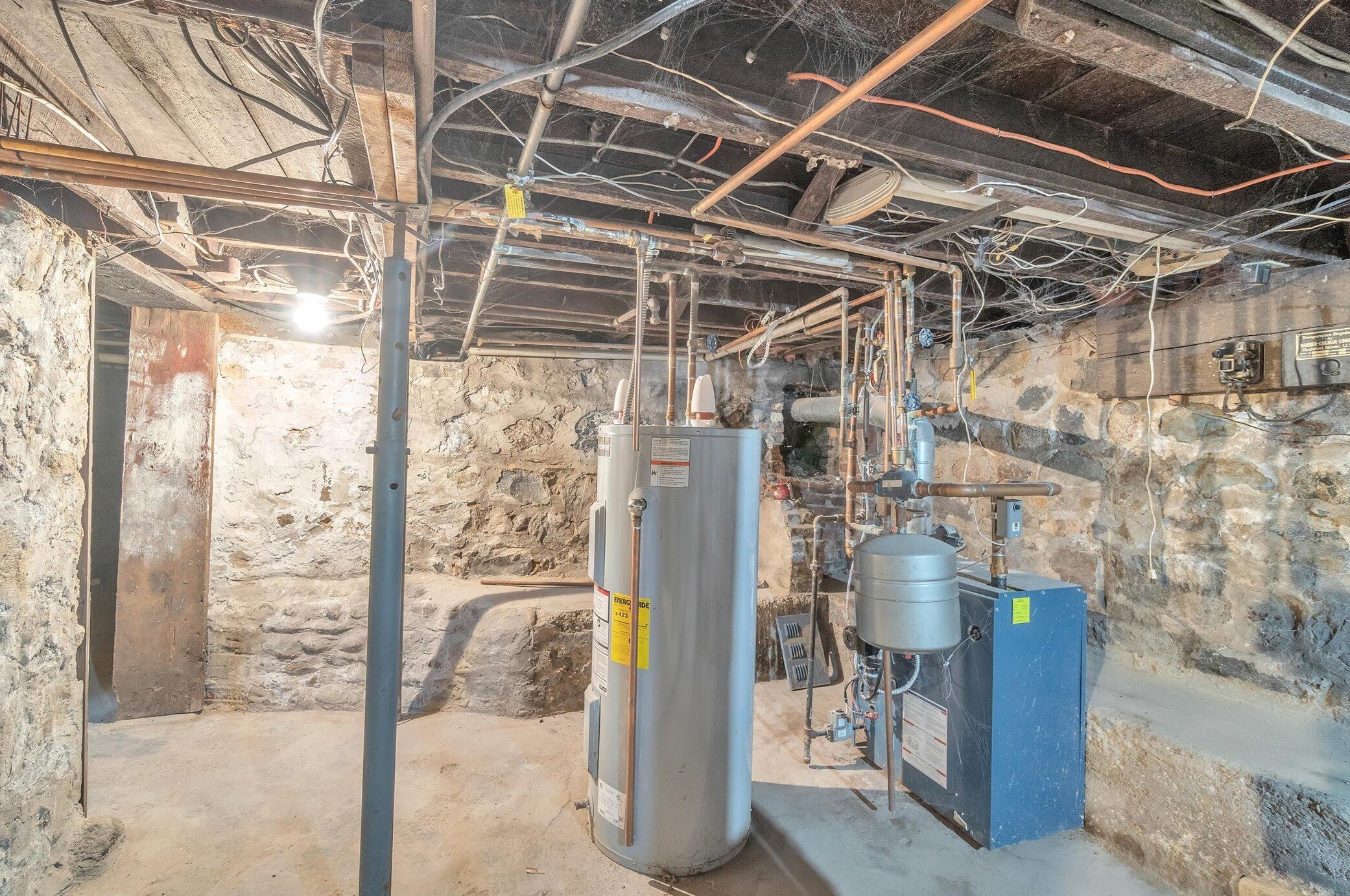 300 Douglas St, Jackson MI  49203-4128 exterior