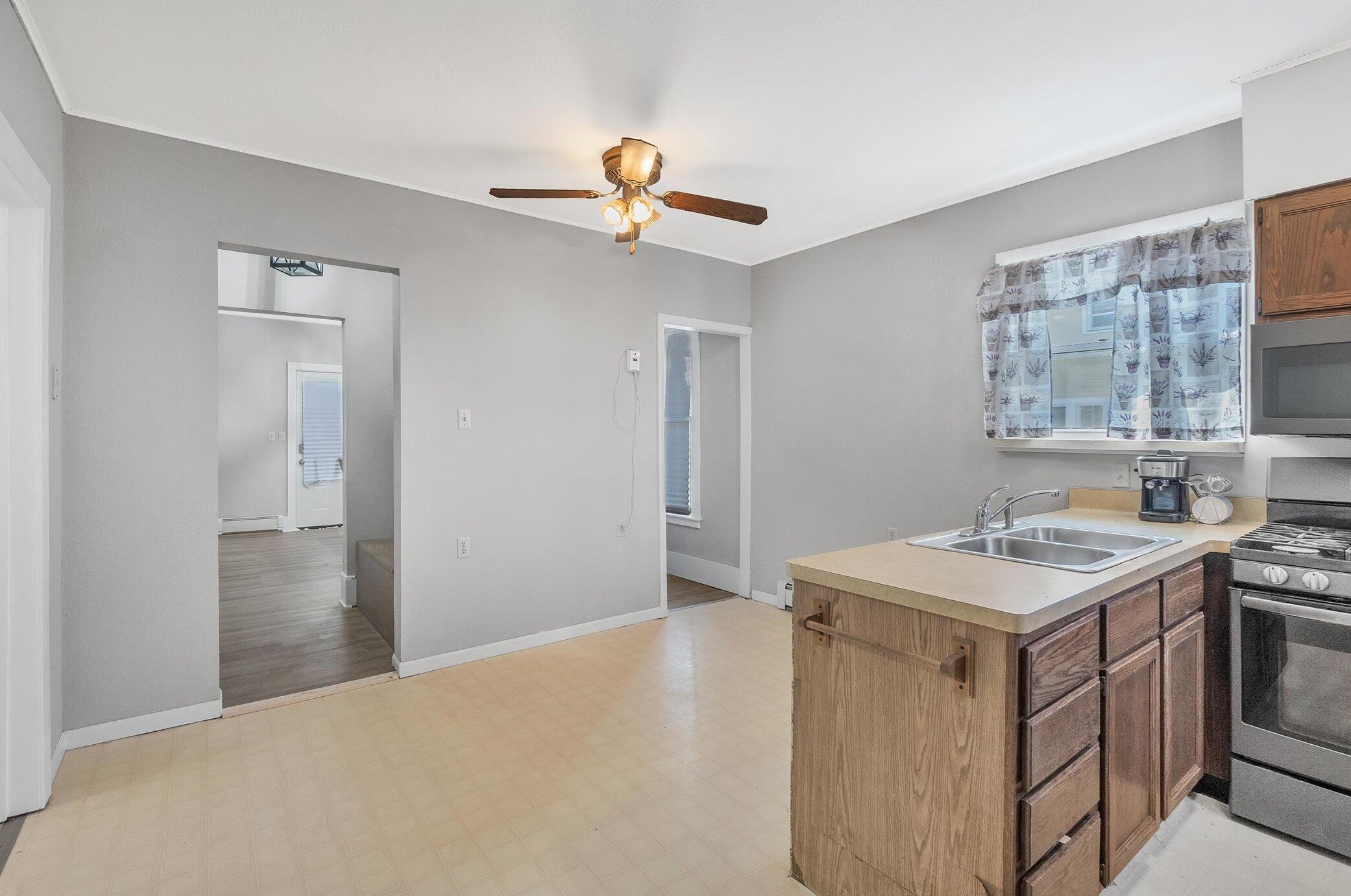 300 Douglas St, Jackson MI  49203-4128 exterior