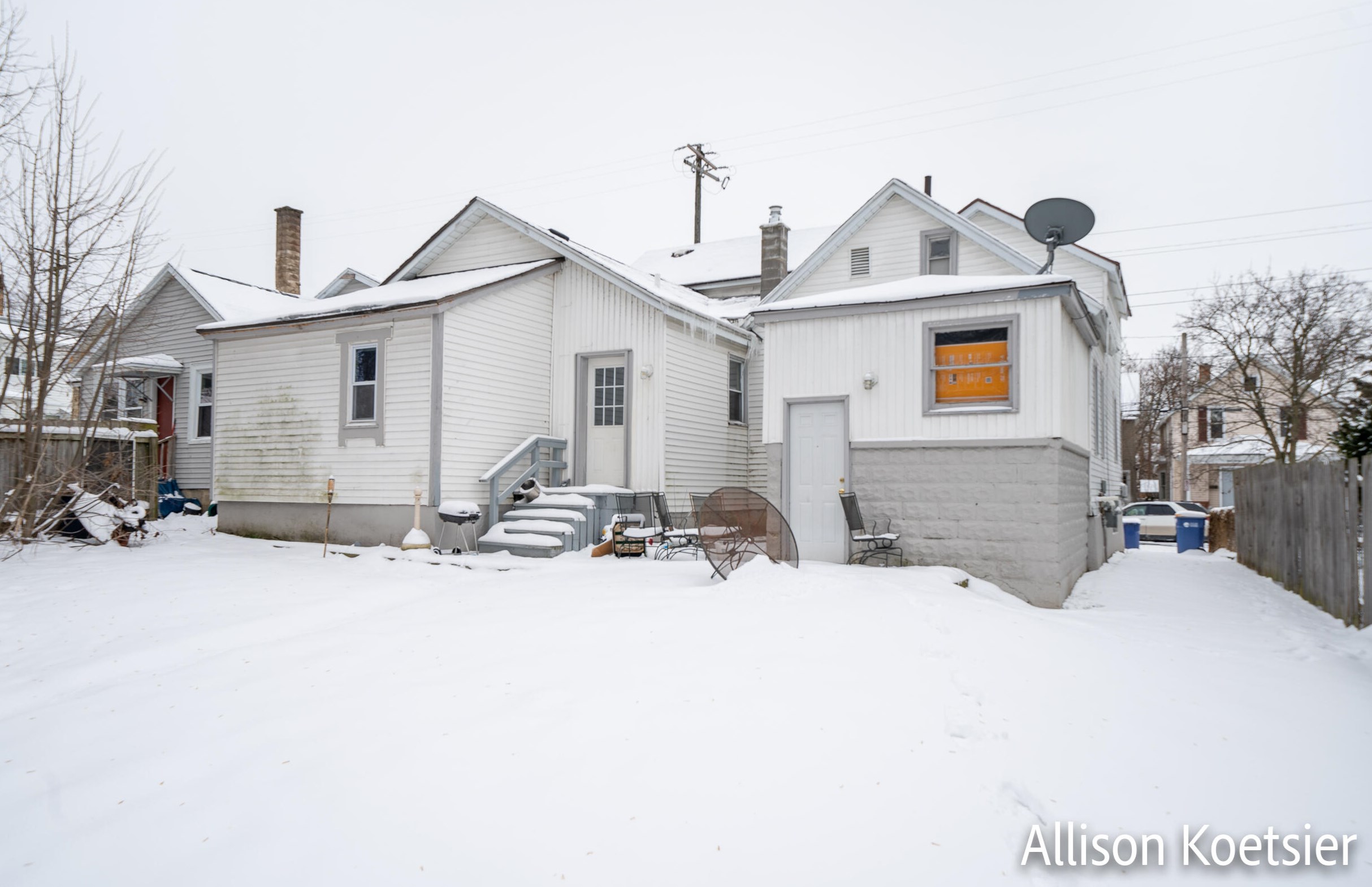 817 Veto St, Grand Rapids MI  49504-6356 exterior