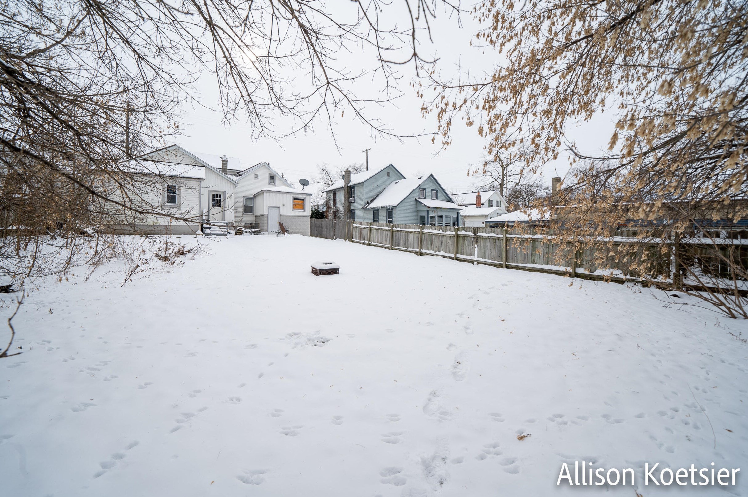 817 Veto St, Grand Rapids MI  49504-6356 exterior