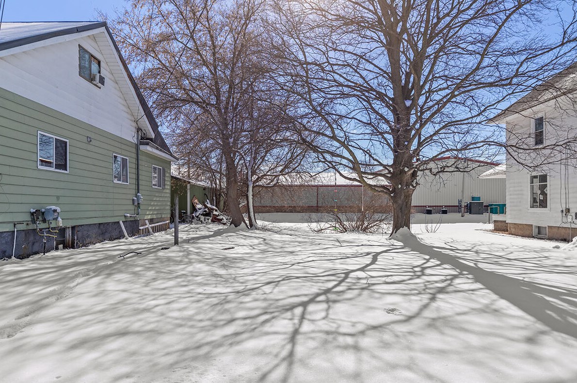 103 Tyrell St, Saint Louis MI 48880-1955 exterior