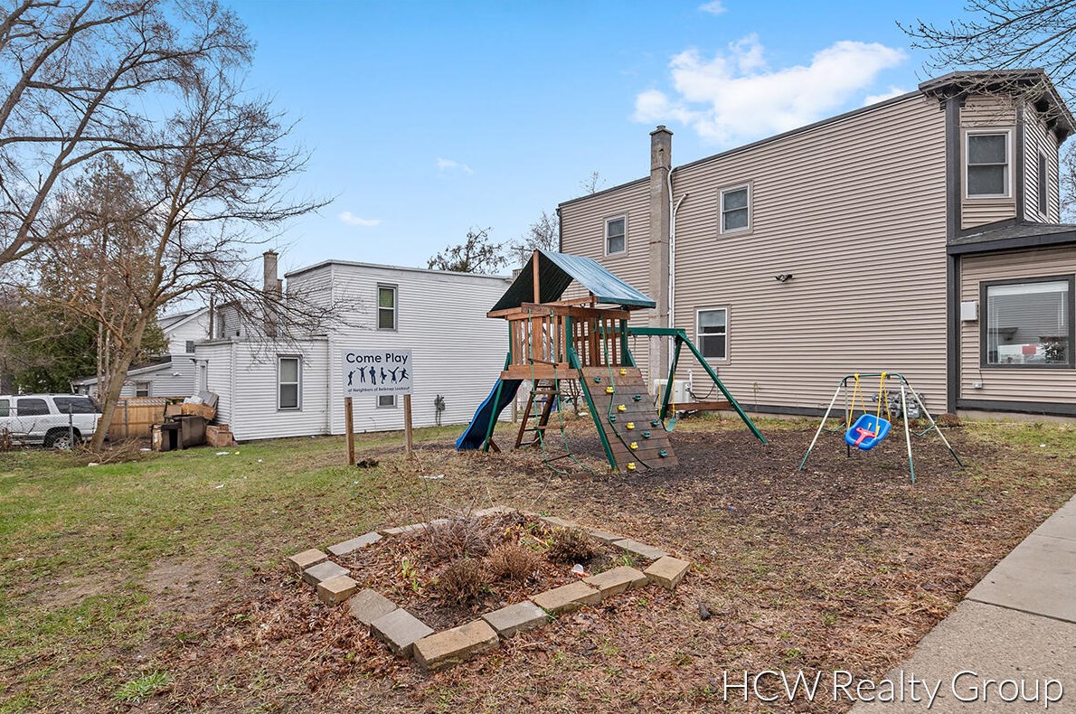 708 Clancy, Grand Rapids MI 49503-1537 exterior