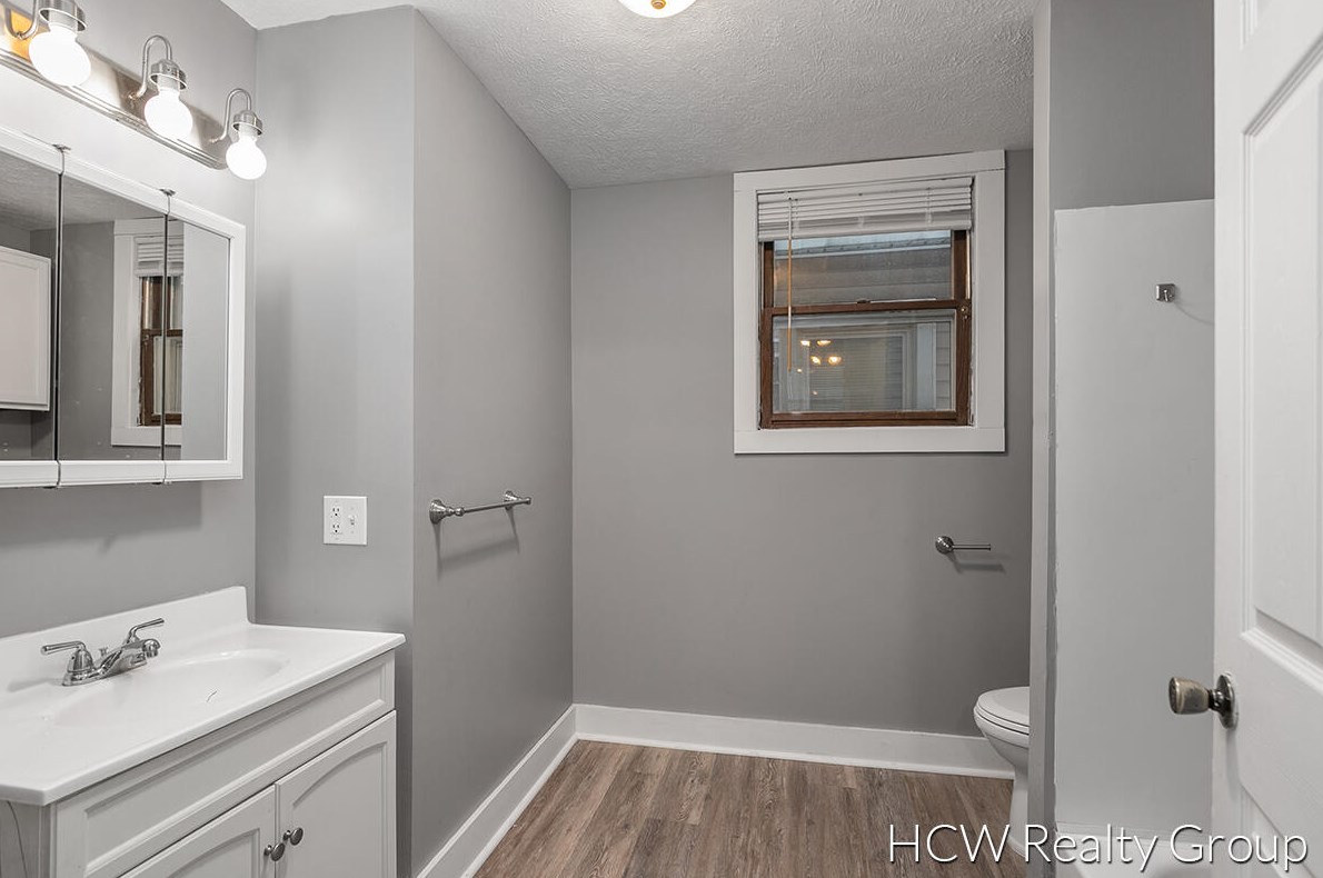 708 Clancy, Grand Rapids MI 49503-1537 exterior