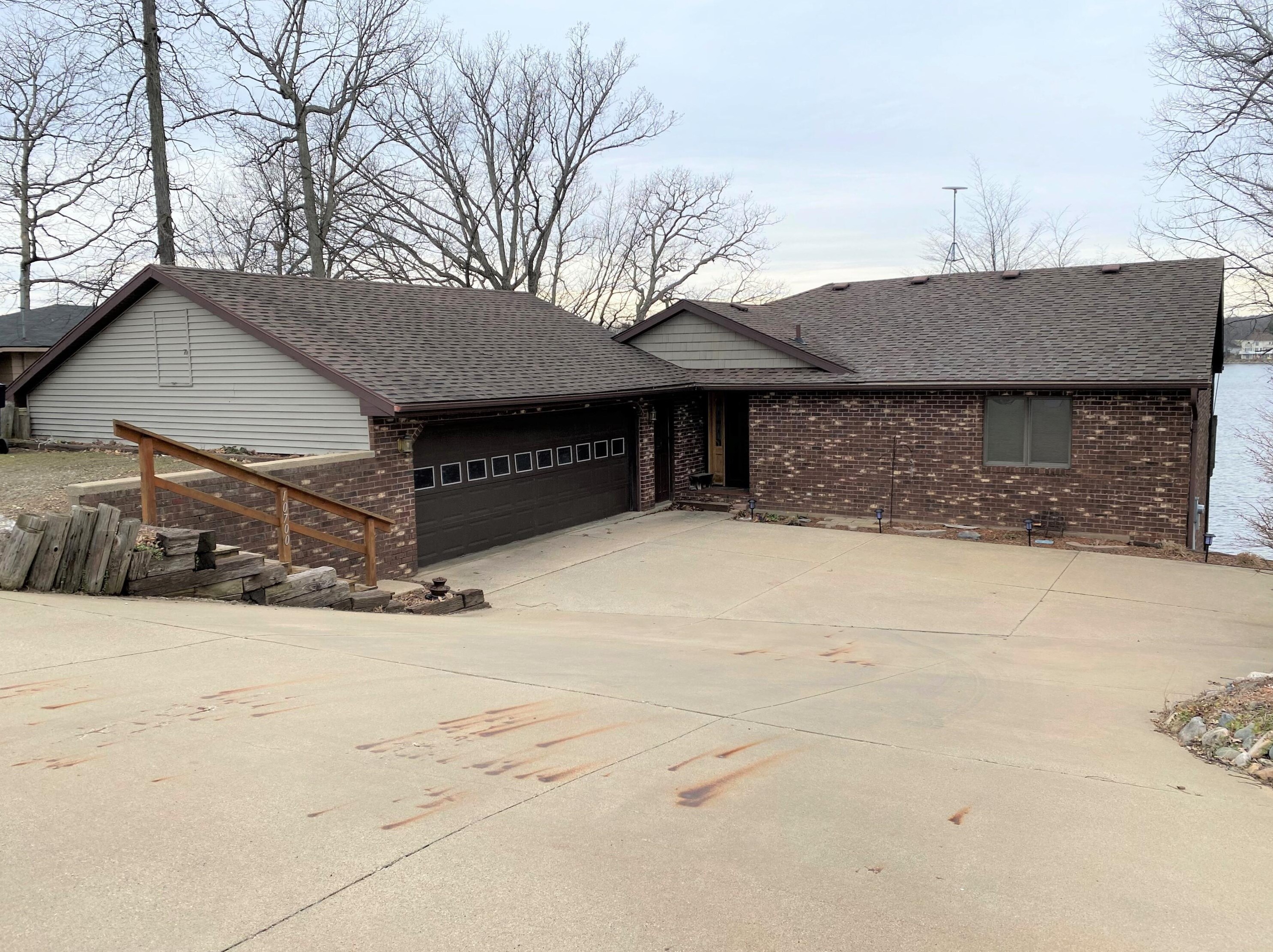 10700 Stoney Pt Dr, Delton MI 49046-9703 exterior