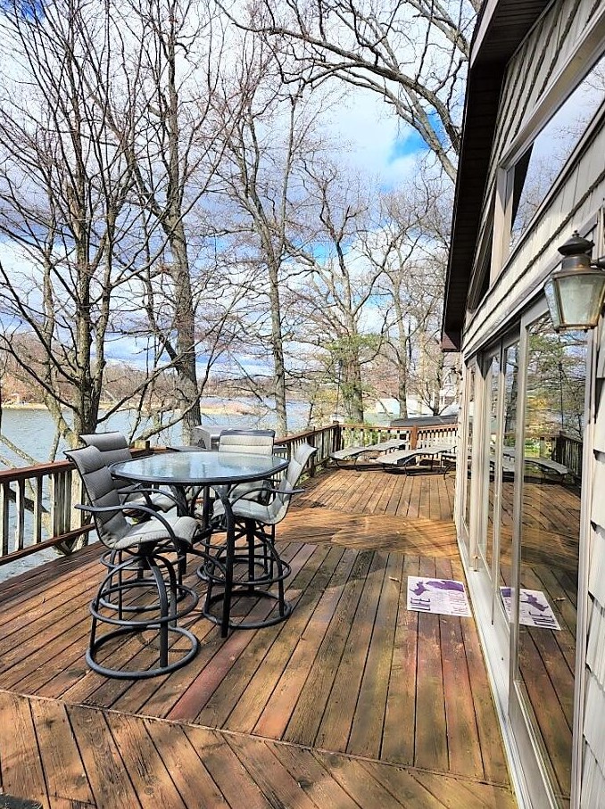 10700 Stoney Pt Dr, Delton MI 49046-9703 exterior