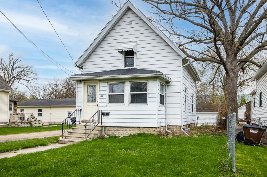 329 Forbes St, Jackson MI 49202-3712 exterior