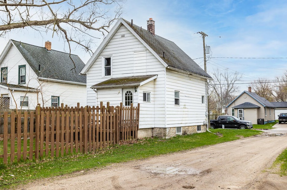 329 Forbes St, Jackson MI 49202-3712 exterior