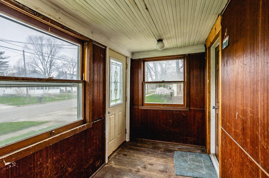 329 Forbes St, Jackson MI 49202-3712 exterior