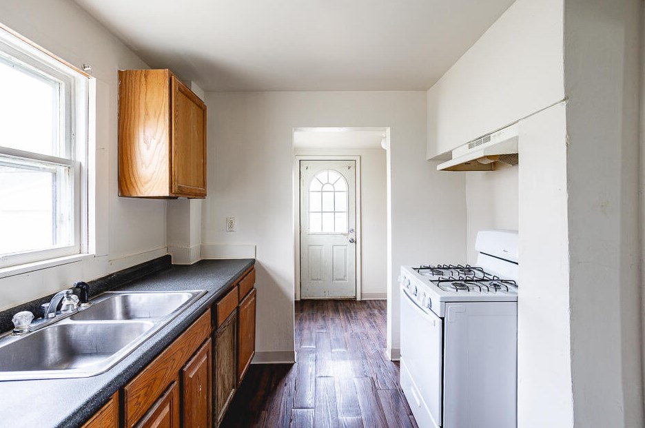 329 Forbes St, Jackson MI 49202-3712 exterior