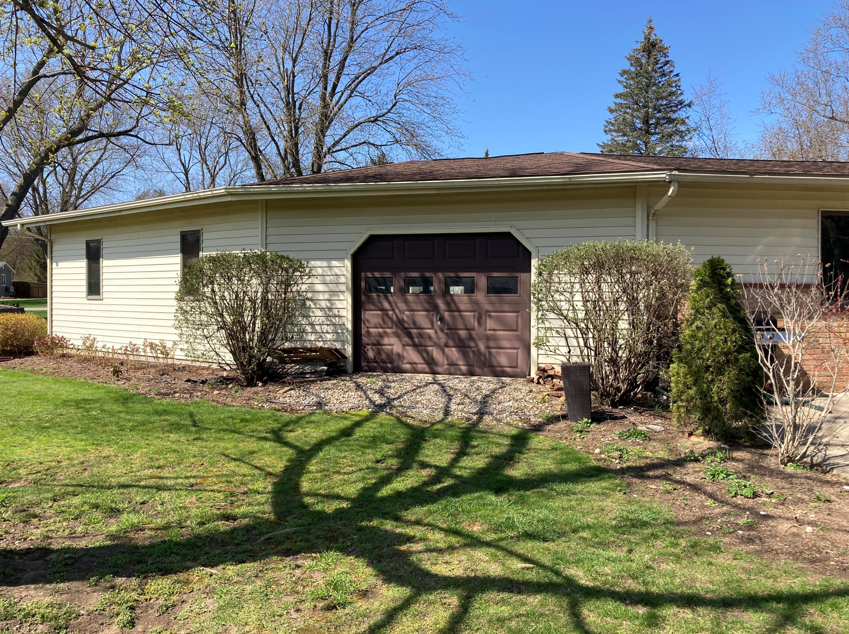 627 Fall River Dr, Coldwater MI 49036-9170 exterior