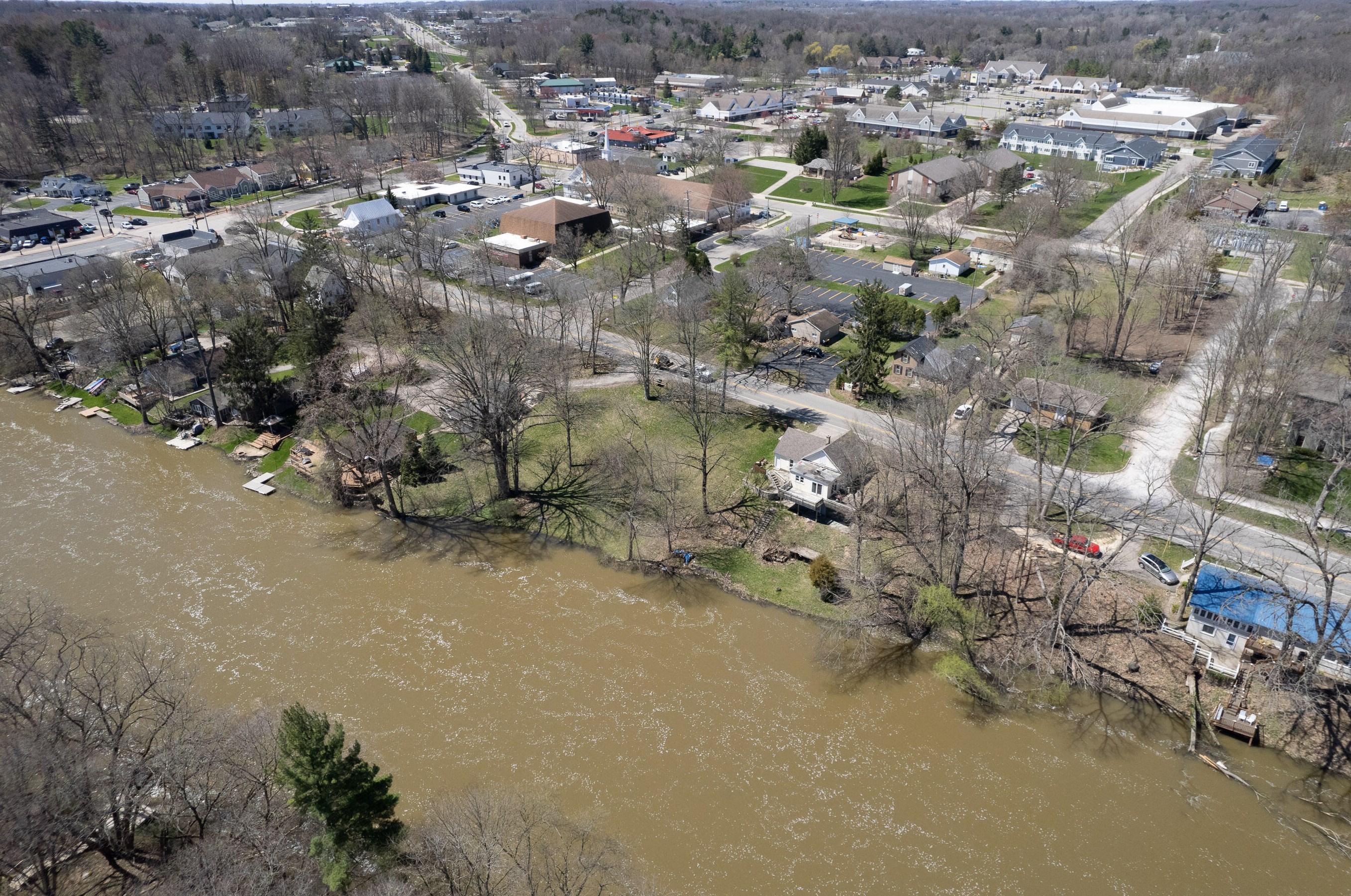 2795 Thornapple River Dr, Grand Rapids MI 49546-6844 exterior