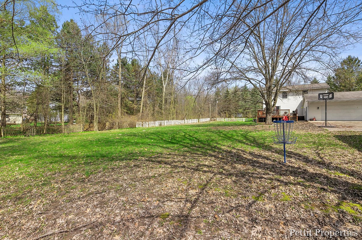 5186 Ada Dr, Ada MI 49301-7547 exterior