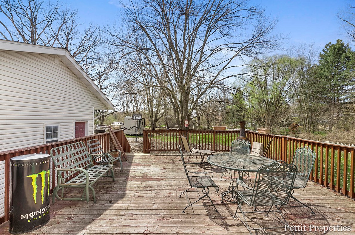 5186 Ada Dr, Ada MI 49301-7547 exterior