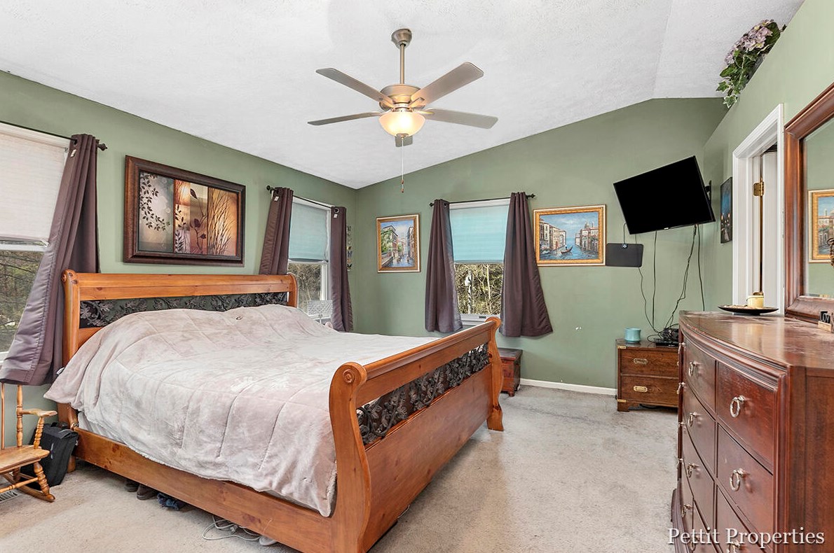 5186 Ada Dr, Ada MI 49301-7547 exterior