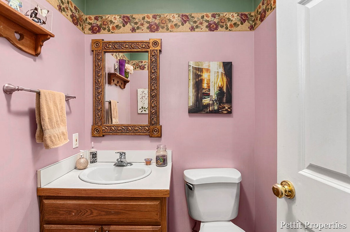 5186 Ada Dr, Ada MI 49301-7547 exterior