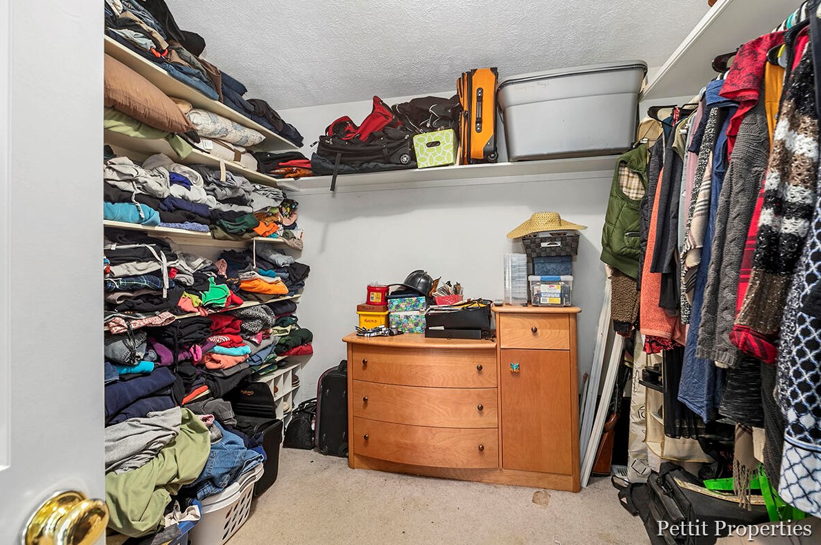 5186 Ada Dr, Ada MI 49301-7547 exterior