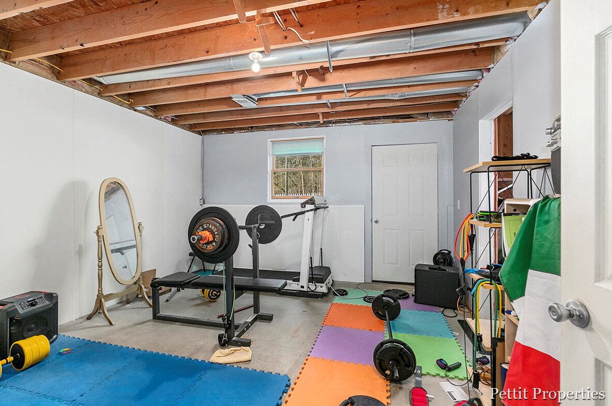 5186 Ada Dr, Ada MI 49301-7547 exterior