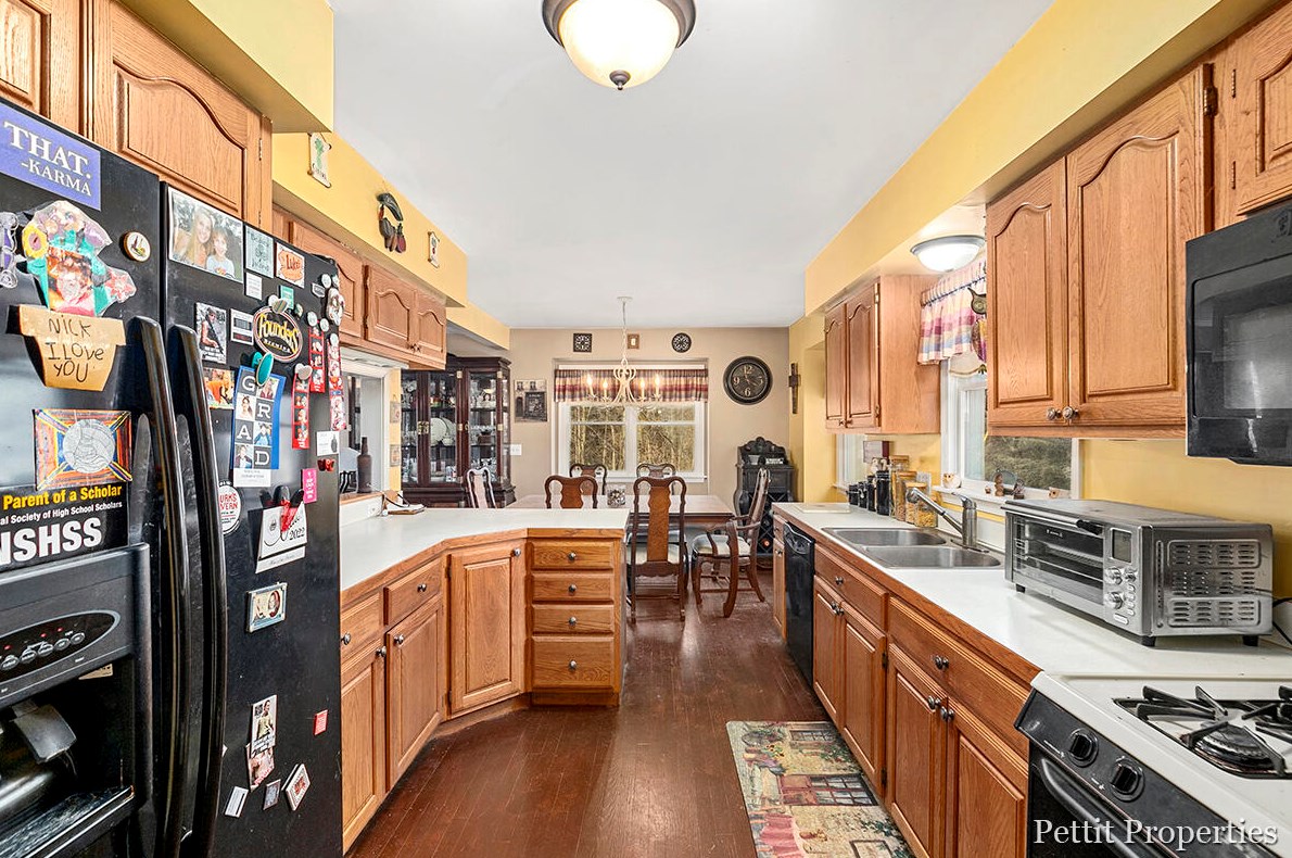 5186 Ada Dr, Ada MI 49301-7547 exterior