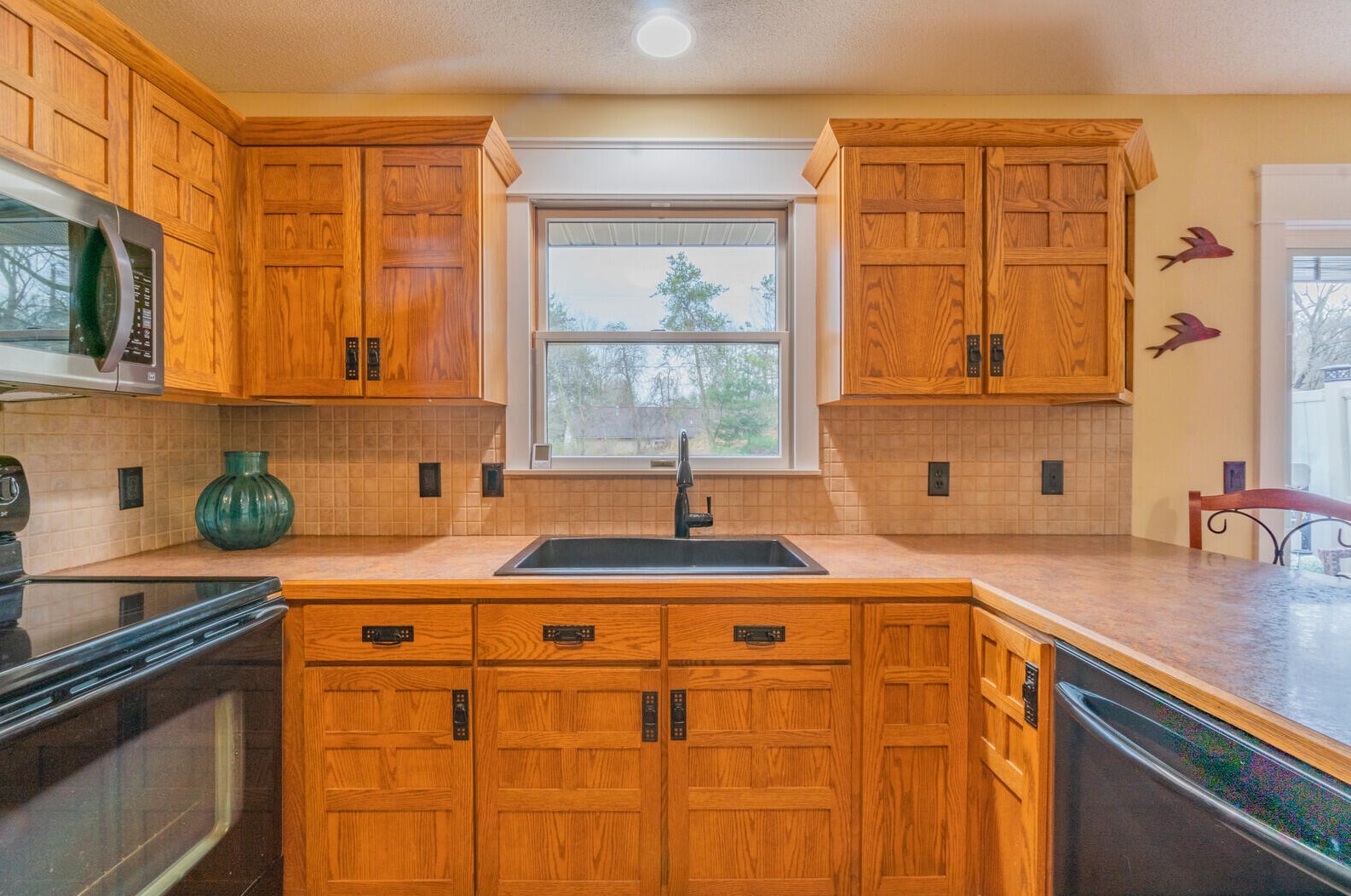 18126 Swiss Dr, Spring Lake MI 49456-9139 exterior