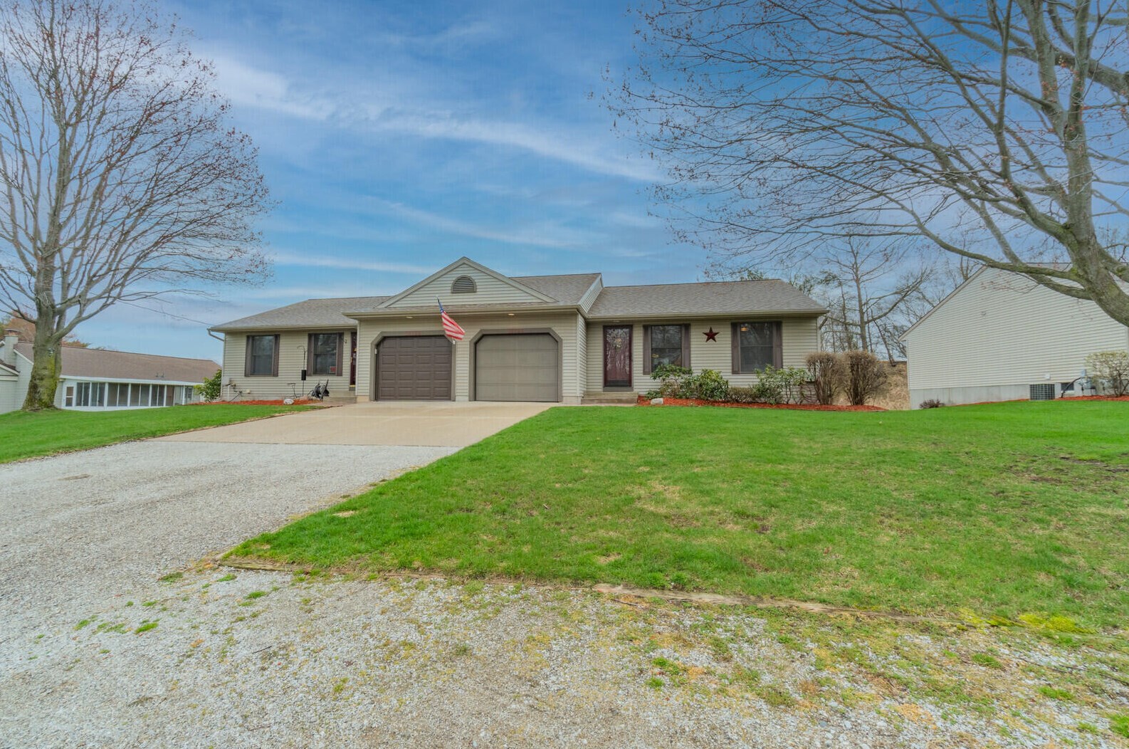 18126 Swiss Dr, Spring Lake MI 49456-9139 exterior